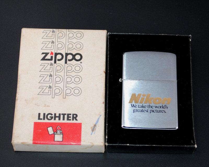 原装正品Zippo芝宝打火机-老机收藏-1982年尼康相机经典广告语