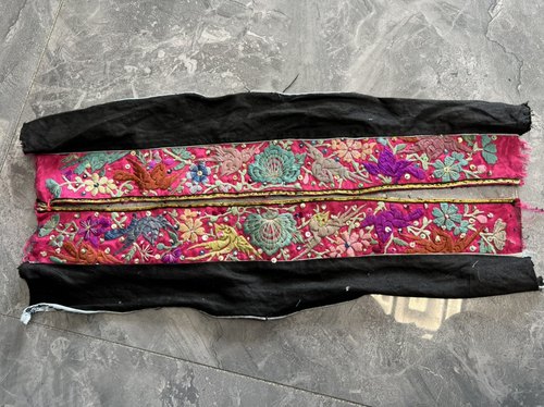 特色手工艺品纯手工刺绣百褶裙老绣衣服织锦背带飘带肚兜绣片A172