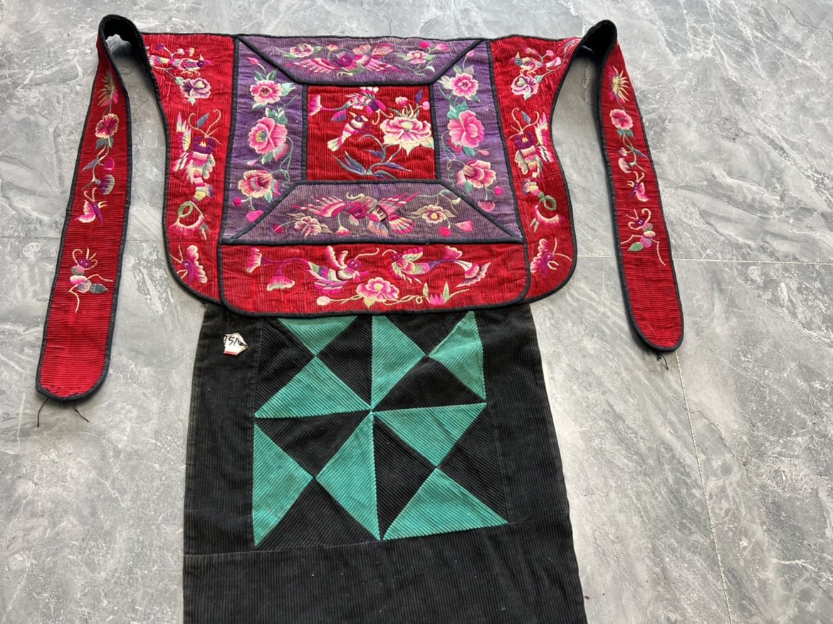 特色手工艺品纯手工刺绣披肩苗族围腰百褶裙蜡染衣服织锦背带A147,特色手工艺,苗绣,淘宝优惠券,粉丝福利购,淘宝优惠卷