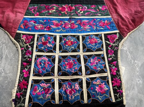 特色手工艺品苗绣手工刺绣桌旗土布鞋子苗族衣服蜡染老绣背带A027