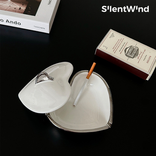 SilentWind高颜值心形烟灰缸带盖防飞灰女士可爱家用桌面陶瓷烟缸