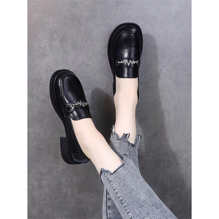 真皮小皮鞋女2026新款春季配裙子单鞋软底轻便一脚蹬乐福鞋小码