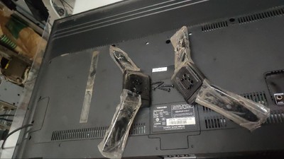 原装东芝39L2650C底座 支架 底盘配螺丝发货