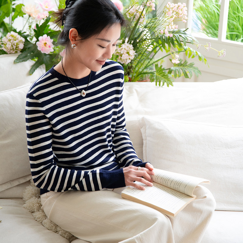 一非空间春秋新款经典高端羊绒薄条纹针织衫知性简约气质套头毛衫