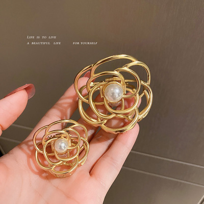 法式复古珍珠山茶花抓夹金属女韩国优雅气质后脑勺盘发发夹鲨鱼夹