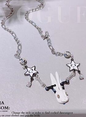 生肖白色喷漆兔子笑脸五角星