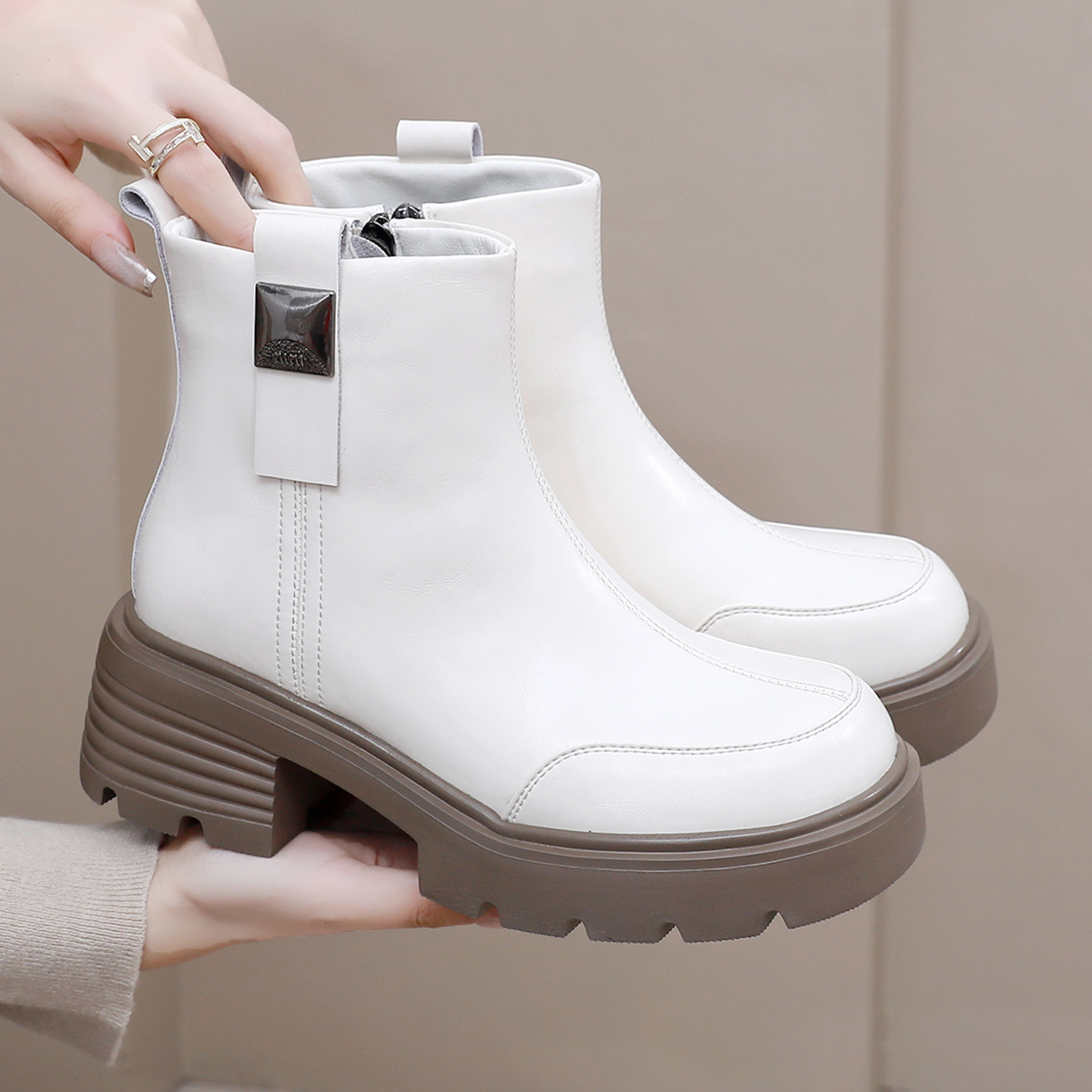 羊皮厚底短靴女秋冬季粗跟马丁靴复古大码靴子百搭加绒妈妈鞋棉靴