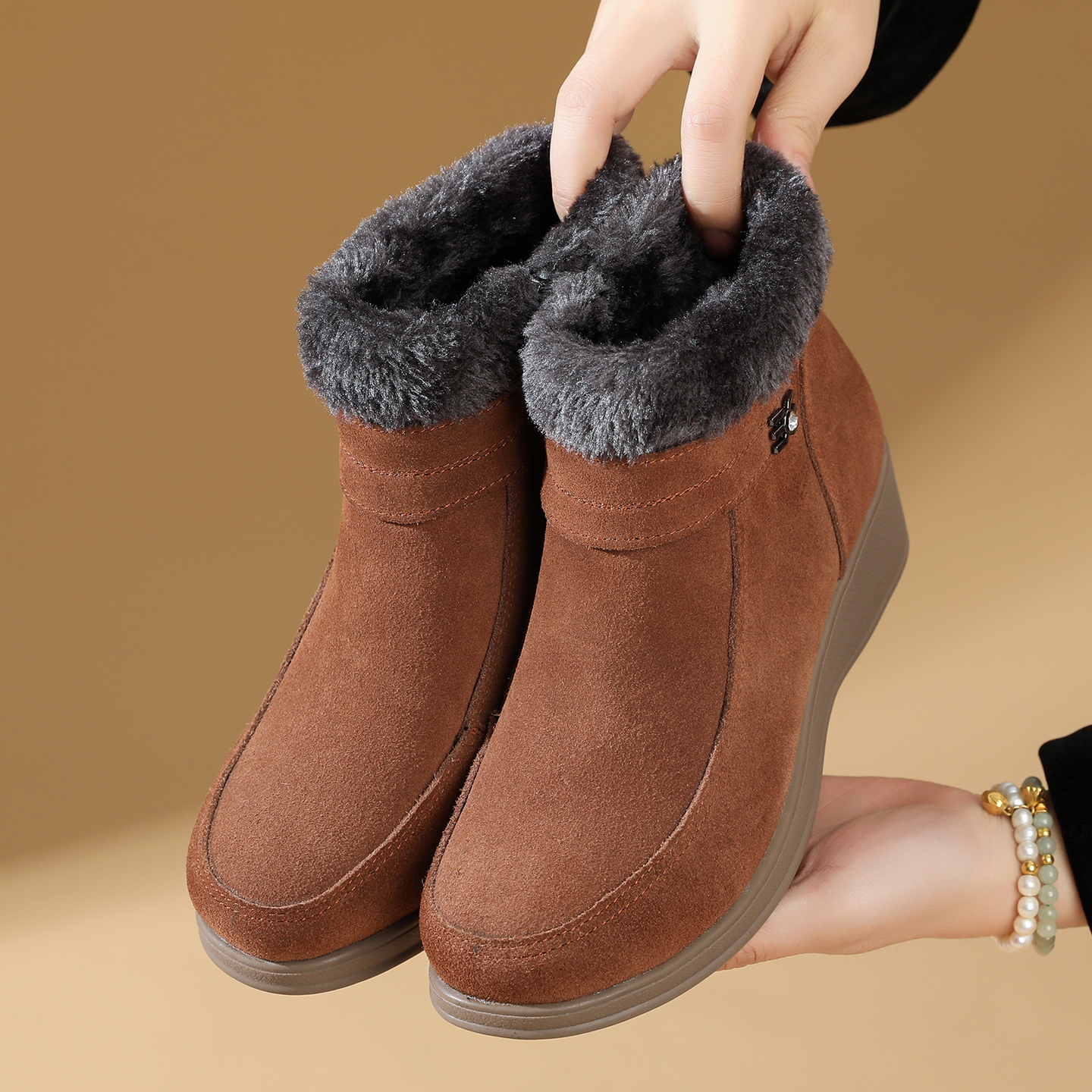 真皮坡跟保暖雪地靴女加绒加厚软底秋冬短靴子防滑磨砂皮妈妈棉鞋