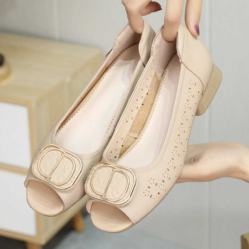 大码镂空舒适真皮软底中年妈妈鞋