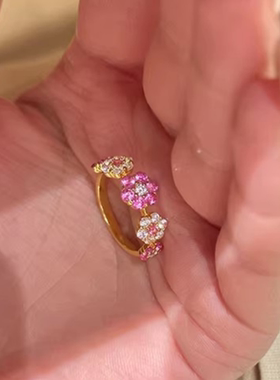 法式樱花粉钻戒指女小众设计感彩宝花卉春夏甜嗲温柔风镶钻开口戒