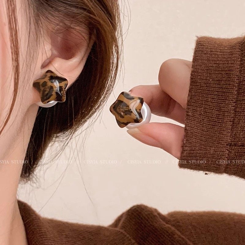 咖色星星豹纹耳钉2025新款日韩复古气质耳环前后戴独特珍珠耳饰,饰品/流行首饰/时尚饰品新,耳钉,淘宝优惠券,粉丝福利购,淘宝优惠卷