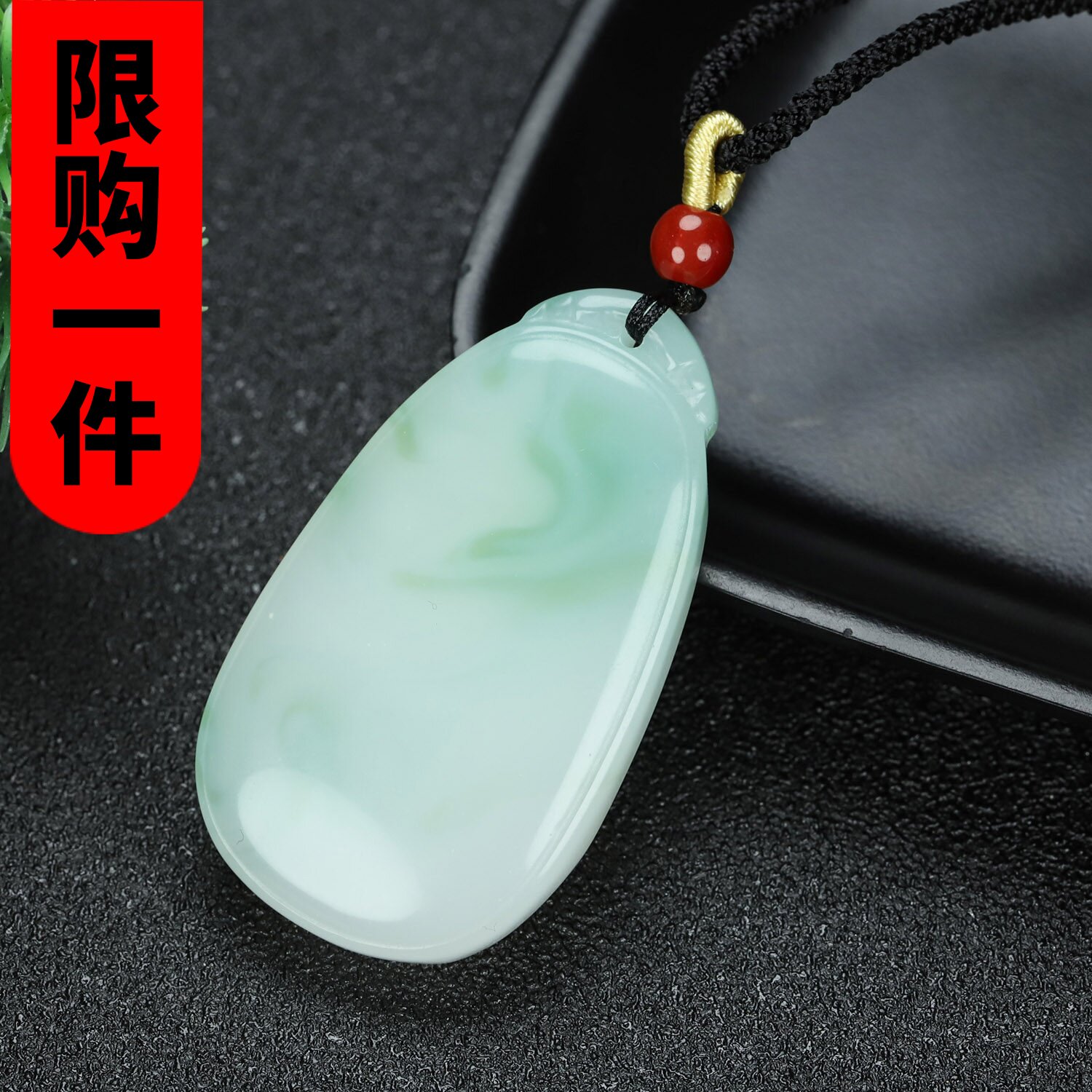 和田玉翠绿平安牌吊坠新疆浅绿色玉石无事牌挂件平安无事牌玉坠