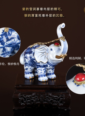 青花瓷手绘招财小象摆件