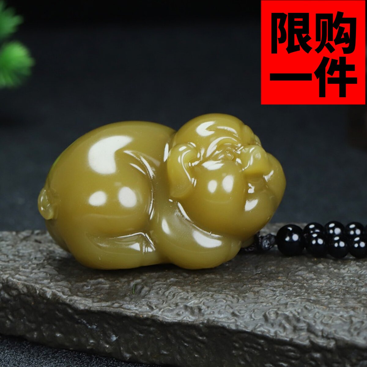 和田玉且末糖玉猪手把件新疆玉健身招财金猪把玩件生肖猪把件摆件