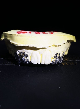 Mr.Bling定制莫桑石虎牙Grillz