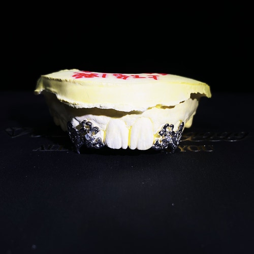 Mr.Bling定制莫桑石虎牙Grillz