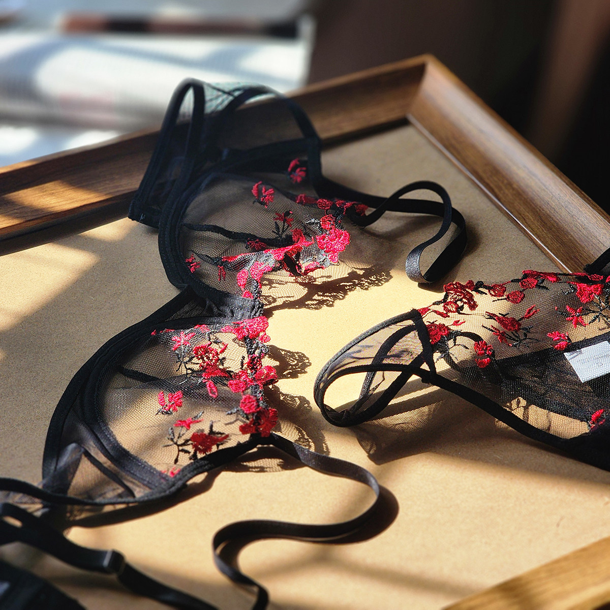 SL内衣超美碎花刺绣火辣内衣女