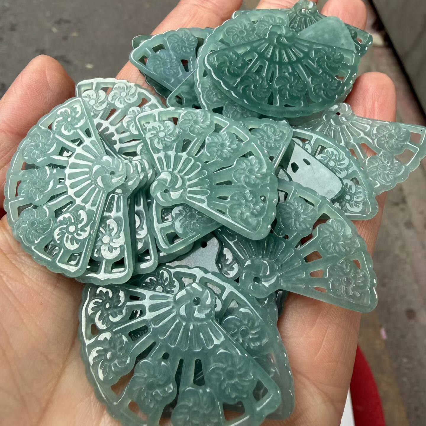 天然翡翠蓝水梅花扇镂空雕花配件DIY手工饰品材料中国风玉石饰品