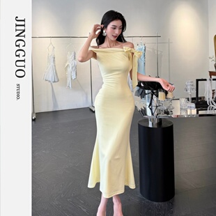 显瘦包臀连衣裙7636 小众设计一字肩露肩黄色修身 JINGGUO轻奢
