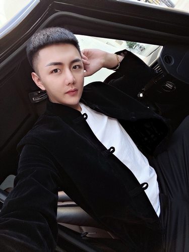 男士中国风黑色盘扣金丝绒唐装
