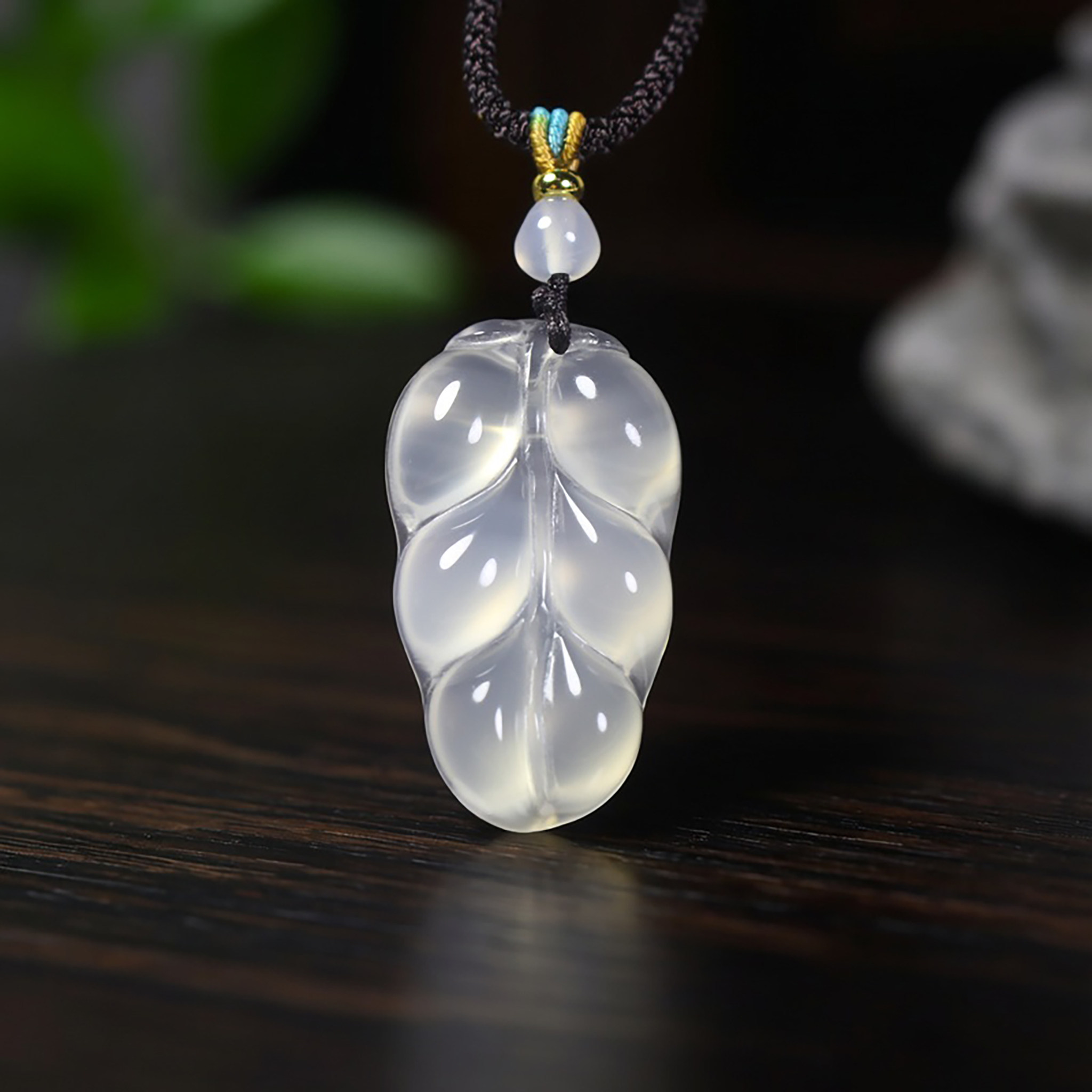 天然高冰玛瑙白月光玉叶吊坠