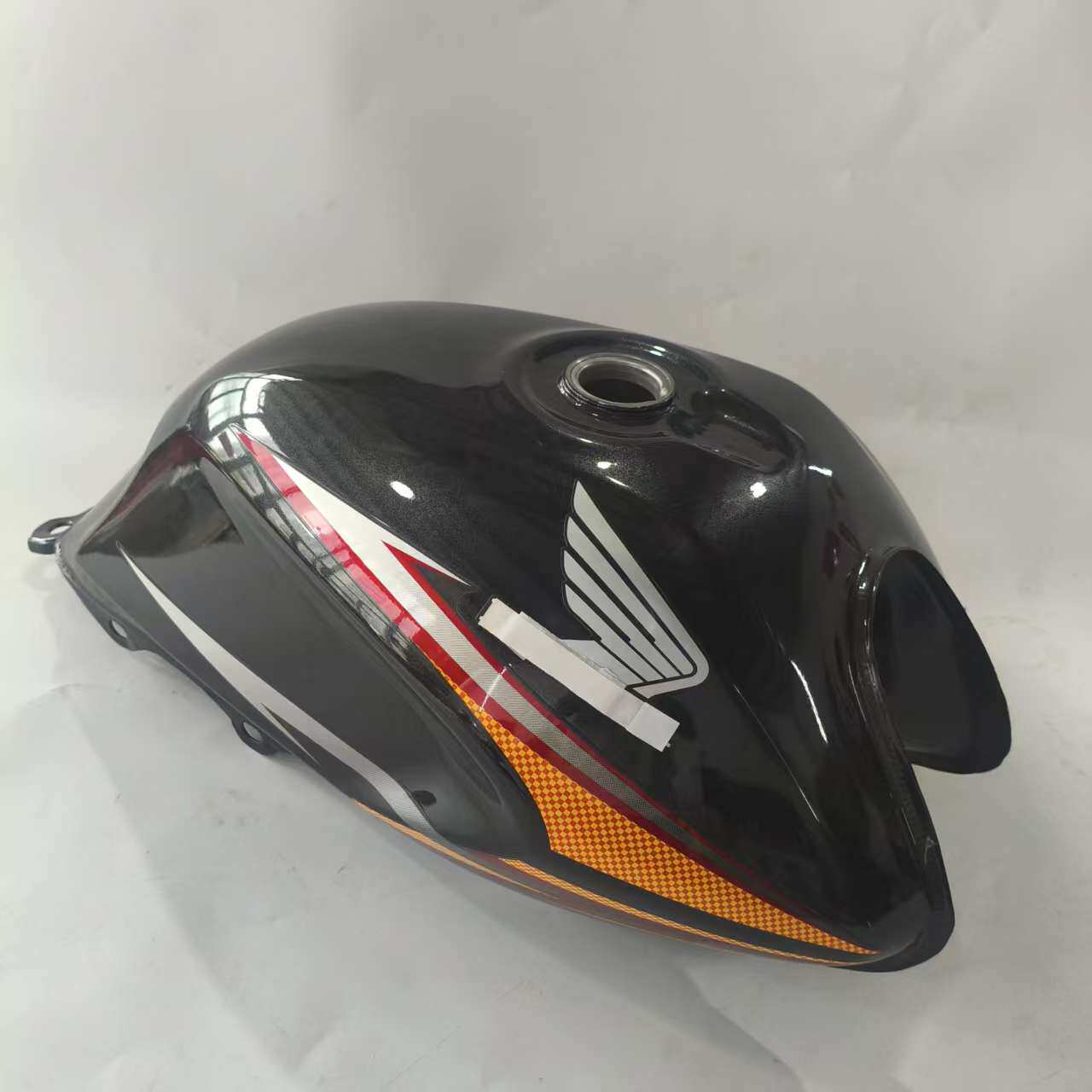 适用新大洲本田锐箭SDH125-52油箱灰色