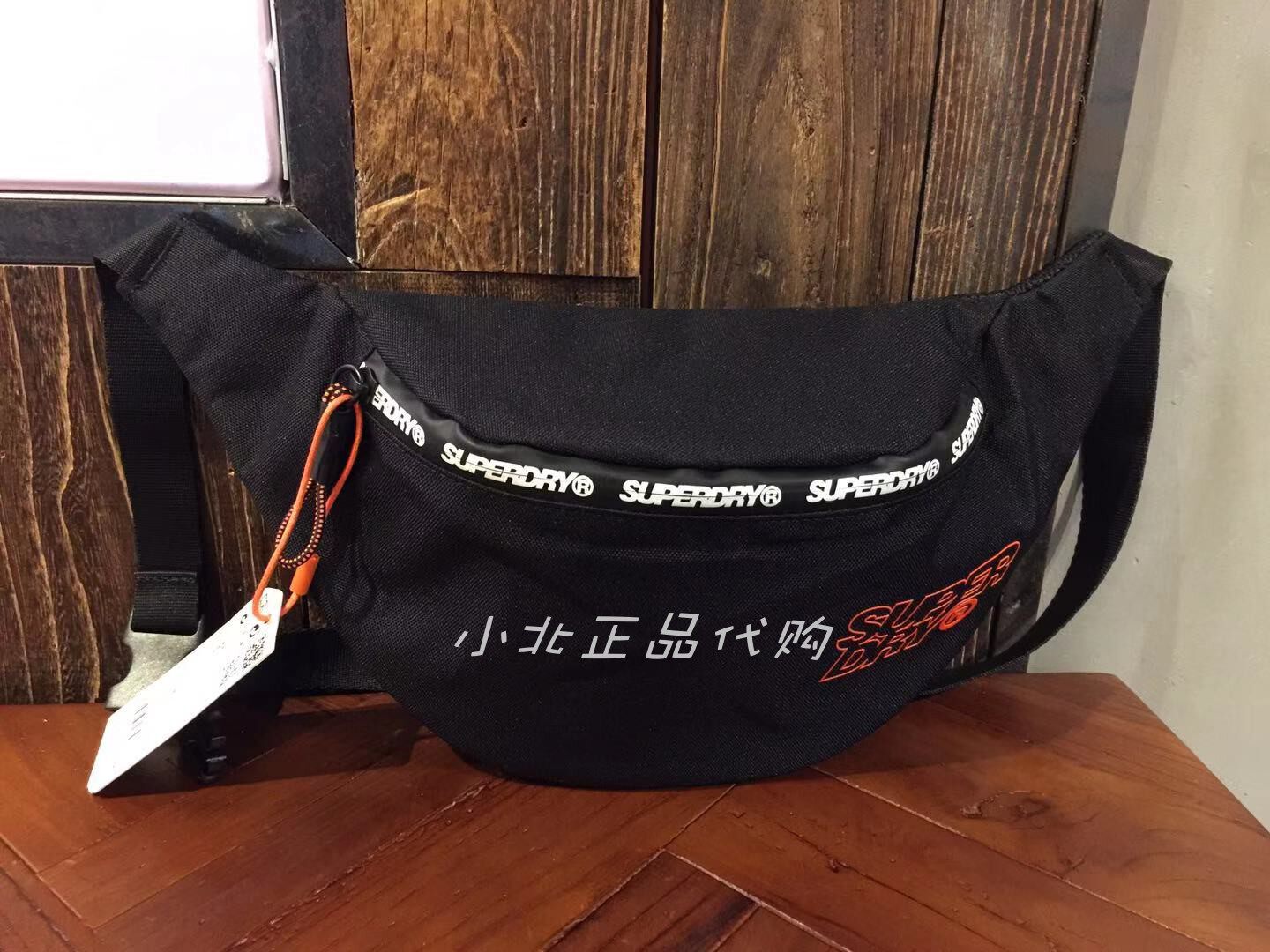 Superdry极度干燥斜挎包男腰包中性新款街头时尚潮牌M9100039A在类目 箱包皮具/热销女包/男包, 男士包袋中 - 来自Buy2taobao.com提供专业的淘宝代购服务