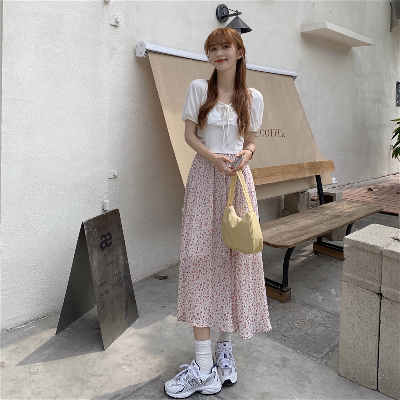 Real price ~ mid long high waist A-line floral skirt + niche design solid color T-shirt