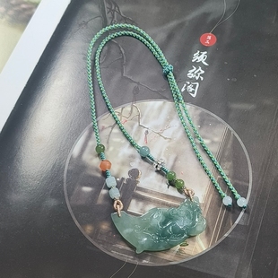 天然A货翡翠冰油青九尾狐玉衡吊坠牌手工编织项链可调节新中式