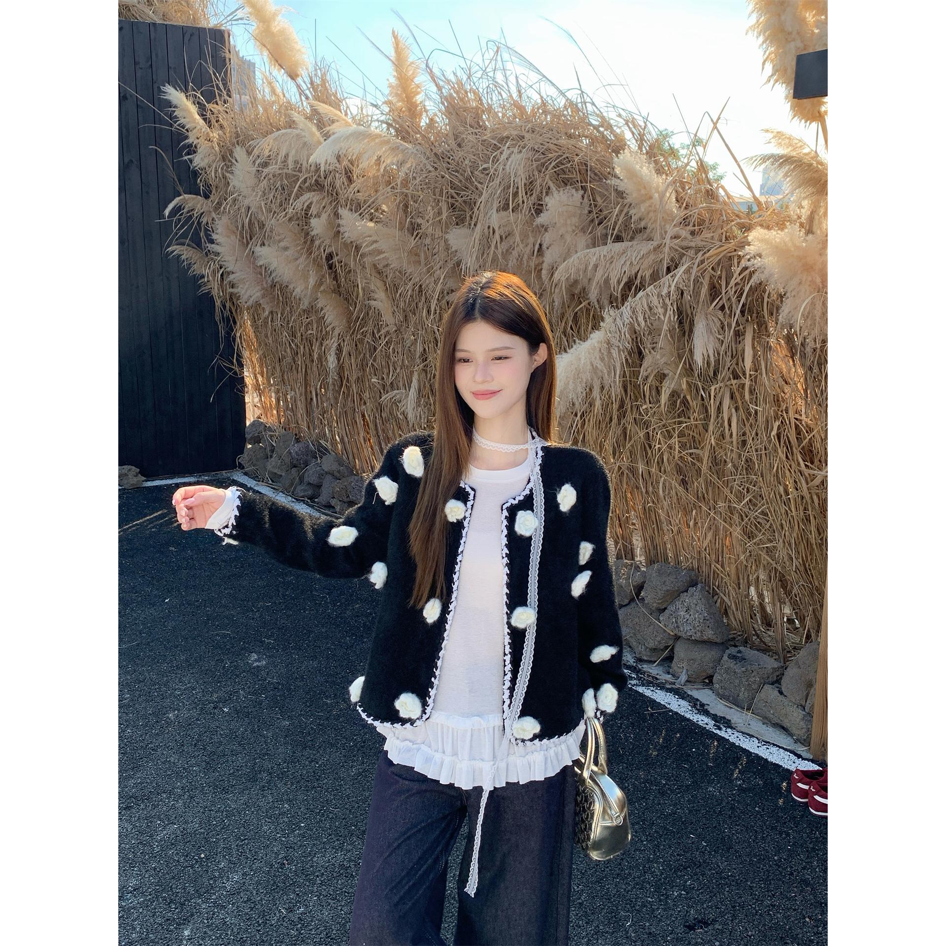 东大门2025秋季新款法式立体装饰钩花针织开衫女仿水貂绒短款外套