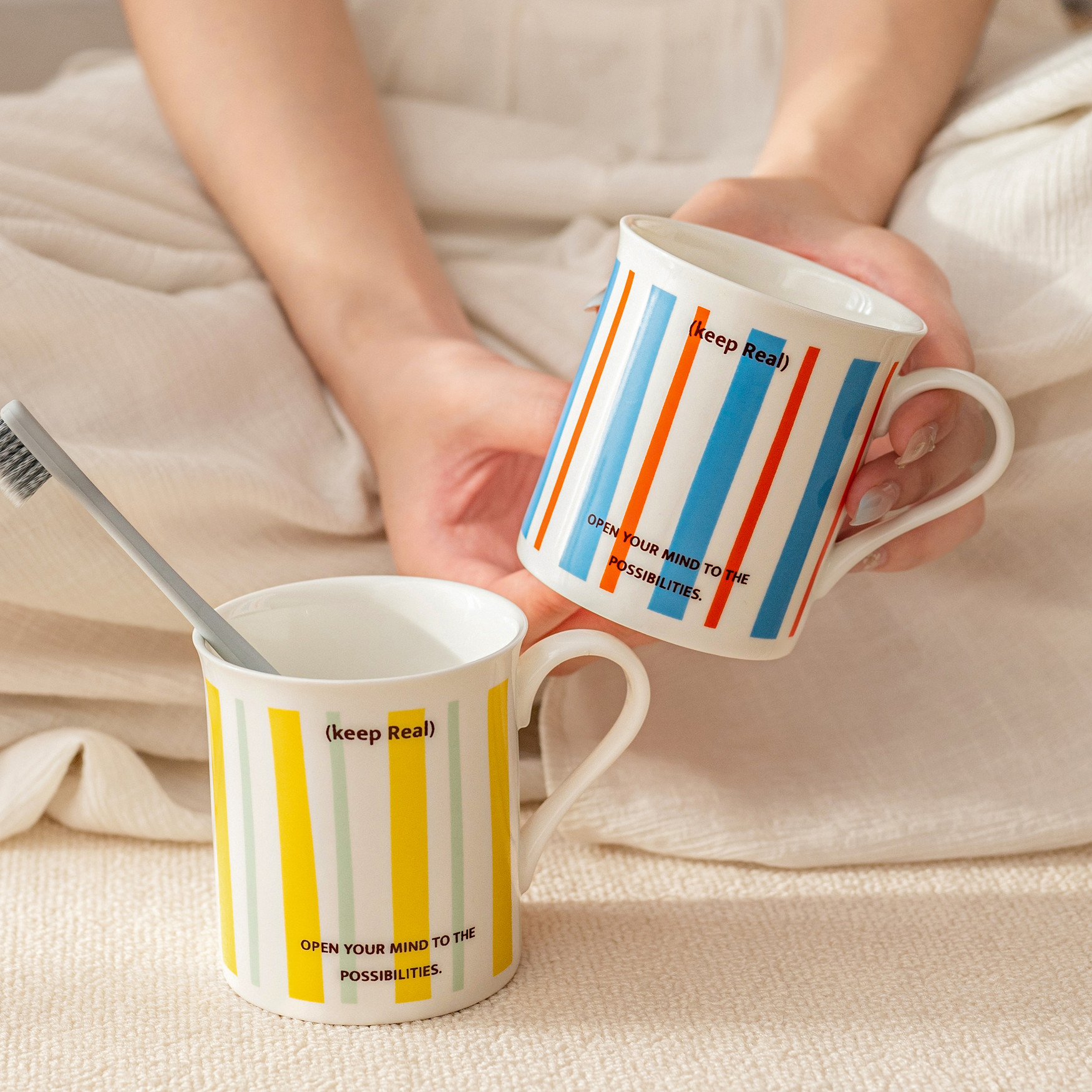 撞色彩条骨瓷杯子漱口杯