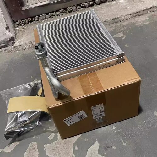 适用宝马X5 X6 E70 E71 E72 F15 F16 F86 F85空调蒸发器芯 蒸发箱