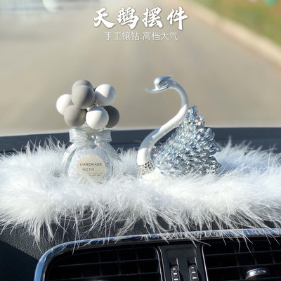 水晶镶钻天鹅女神款漂亮汽车内饰