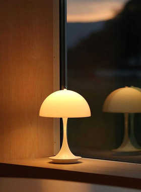 丹麦PoulsenPanthella卧室床头台灯便携USB充电LED可调光蘑菇台灯