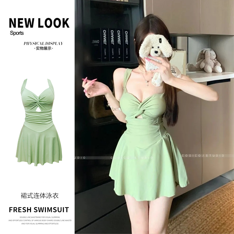 连体裙式游泳衣女保守显瘦遮肚高颜值小胸聚拢时尚泡温泉度假泳装