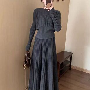 2025秋季新款时尚简约针织套装女秋冬圆领条纹衫高腰半身裙两件套
