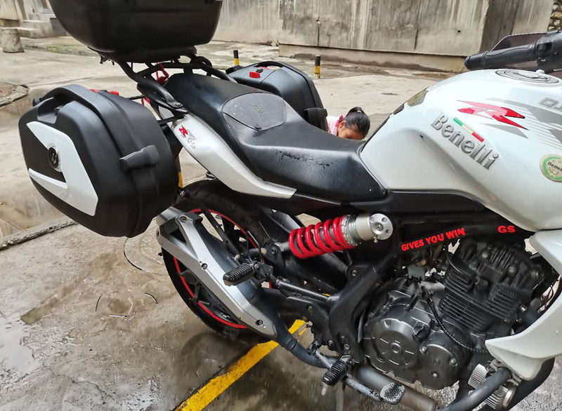 适用于钱江贝纳利黄龙300边箱bj302s侧箱302gs尾箱蓝宝龙302s尾架