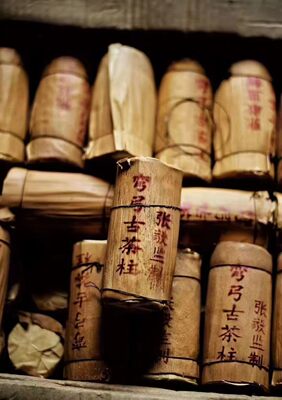 2004年普洱茶生茶张毅弯弓古茶柱500克包邮