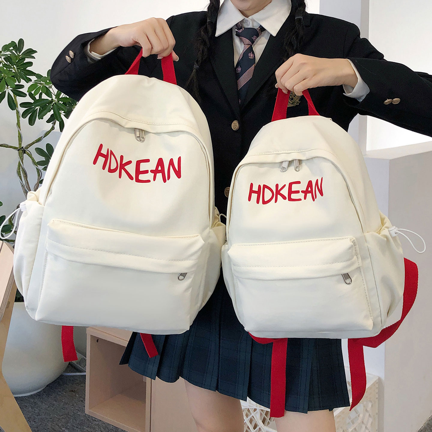 轻便儿童女孩书包一年级简约超轻小学生书包三到六年级旅游双肩包