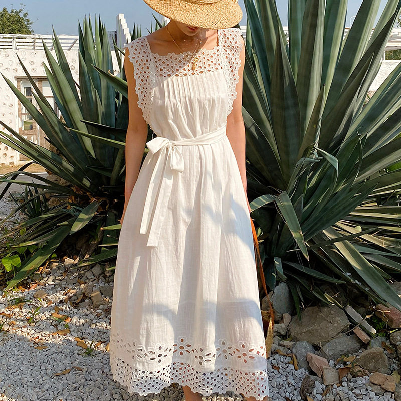 纯棉连衣裙女夏刺绣镂空背心裙白色度假风法式女装裙2026夏季新款