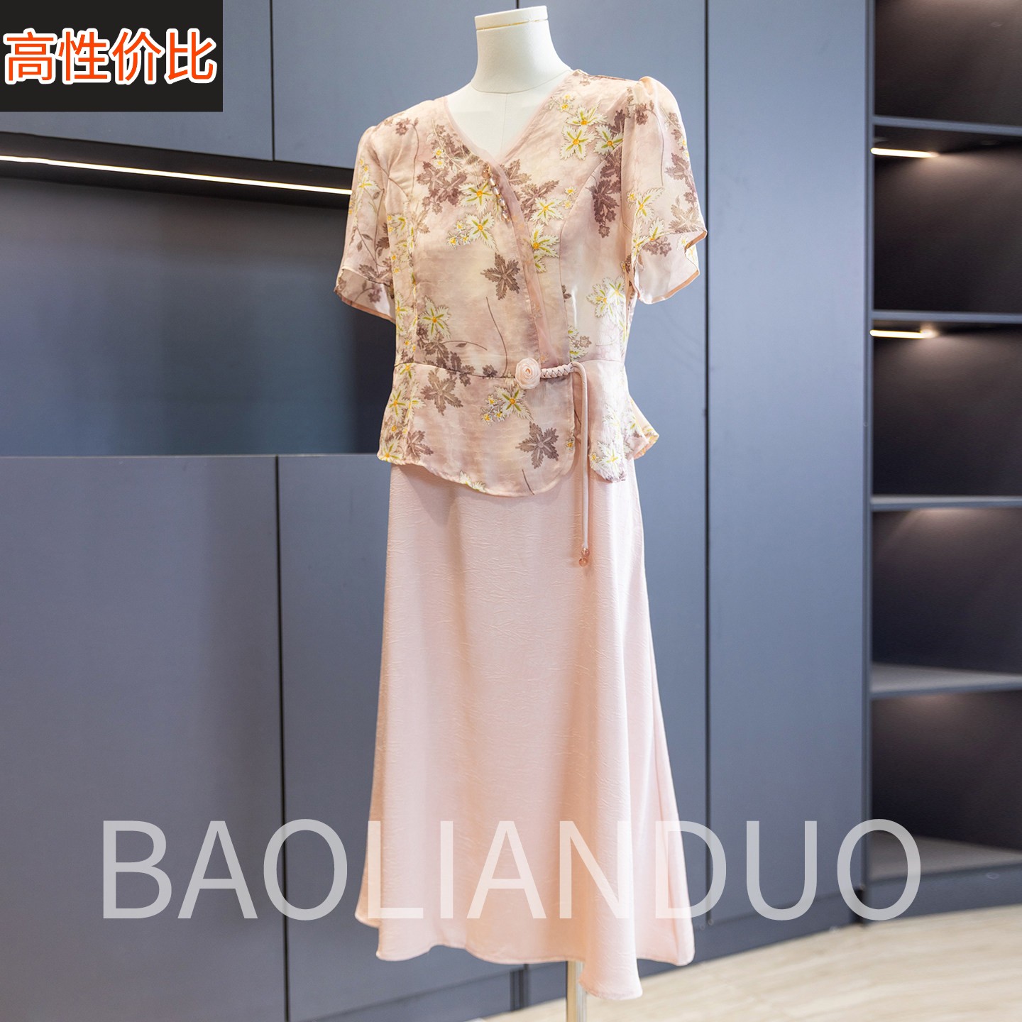 2025新款妈妈印花洋装中年女夏装洋派假两件中老年国风雪纺裙子
