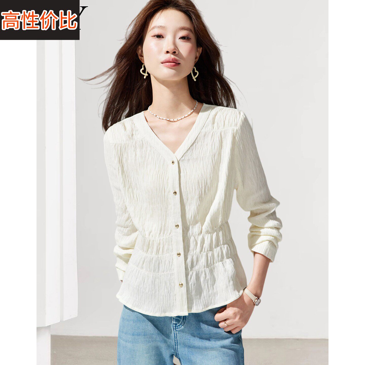 2026春装新款打揽收腰漂亮显瘦别致小衫衬衫小个子短款V领上衣女