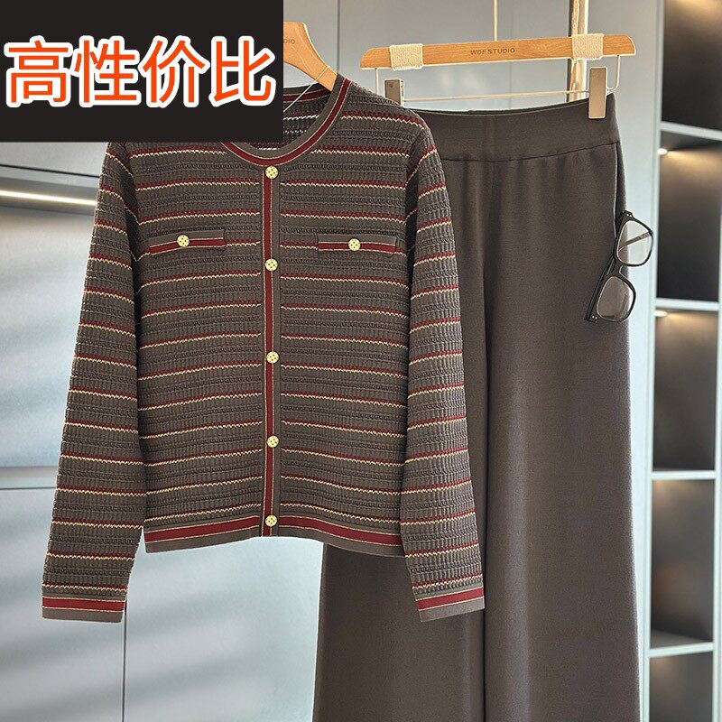 时尚洋气妈妈装针织衫套装女春装新款气质百搭中年妇女条纹两件套