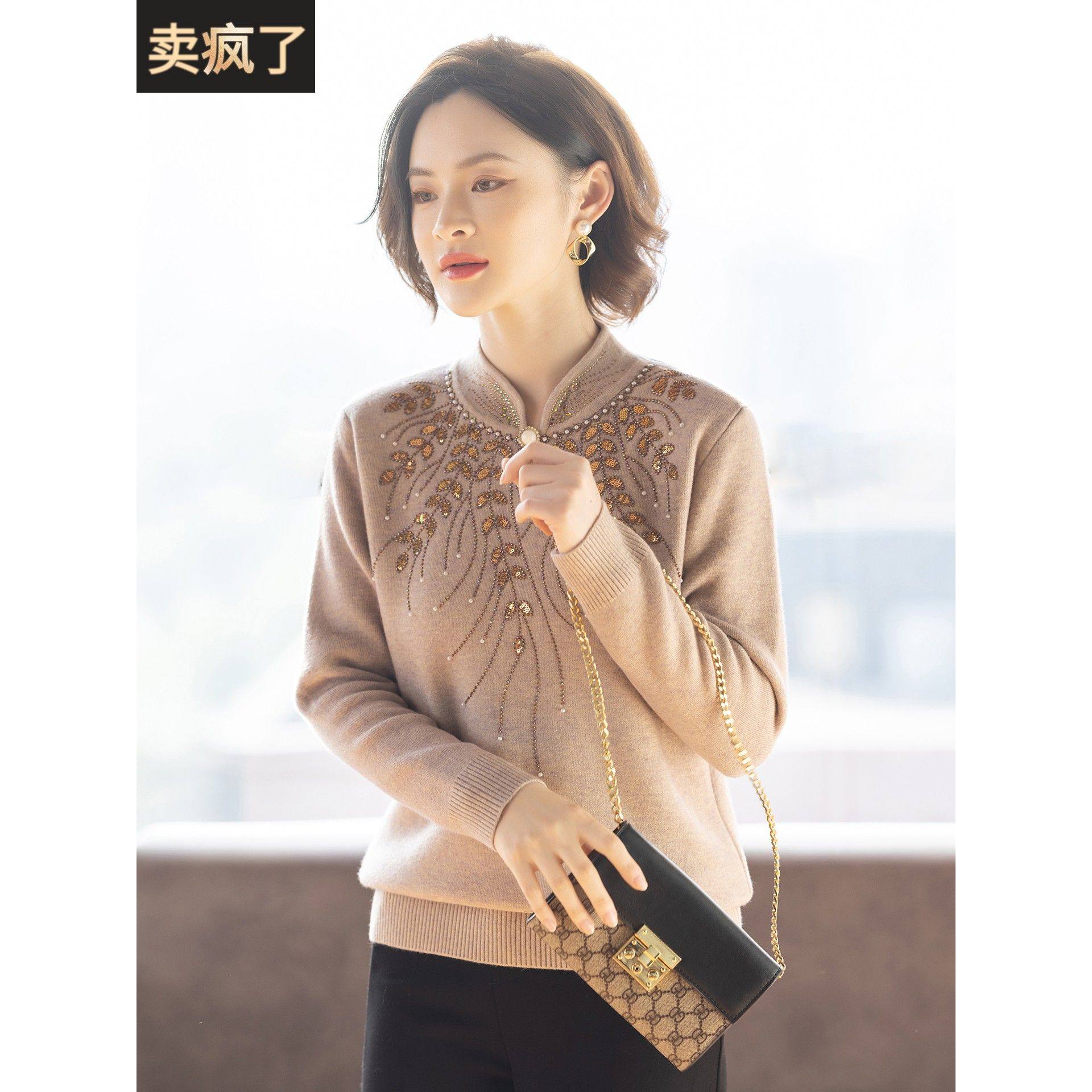 妈妈冬装2025新款洋气高贵毛衣打底衫套装中老年女加厚保暖上衣服