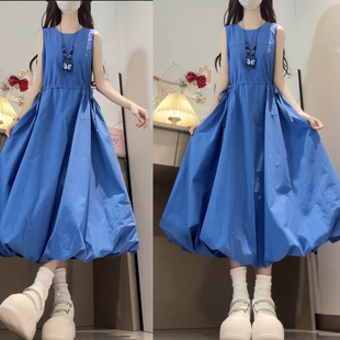 法式蓝色无袖背心连衣裙子女夏季2026新款巨好看漂亮掐腰花苞长裙