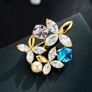 优雅彩色花卉别针轻奢爆款 仙气闪耀值拉满水晶花朵胸针时尚 女胸花