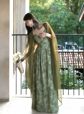 希与STUDIO清冷感绿色碎花吊带连衣裙收腰法式度假风长裙开衫套装