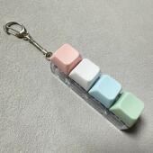 跨境一字型四键按纯色键解压试轴器减压钥匙扣挂件马卡龙解压玩具