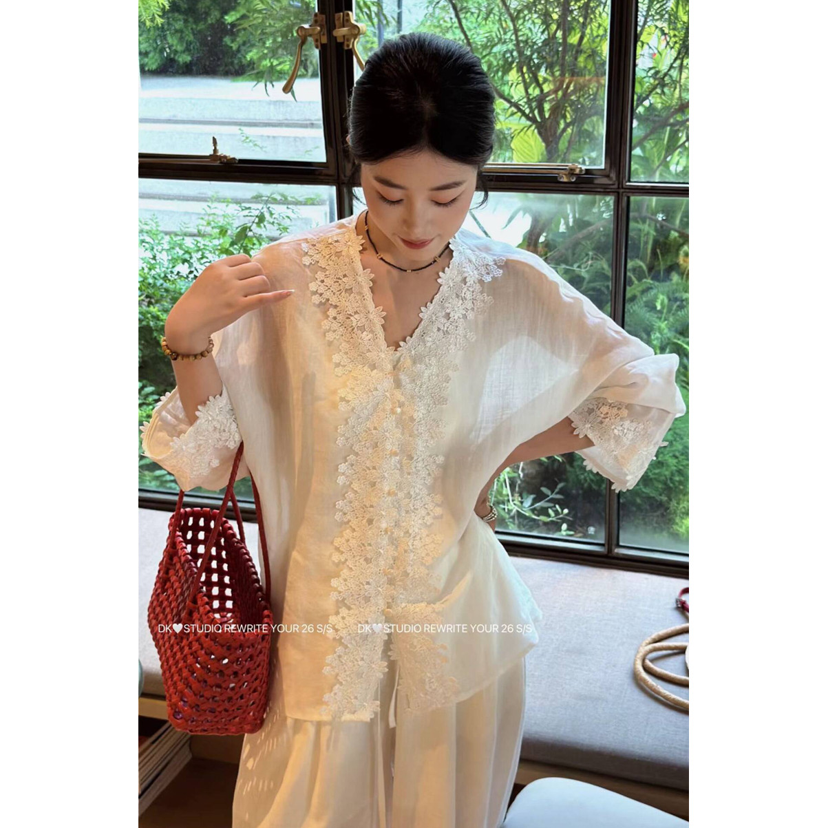 法式慵懒风重工刺绣V领苎麻衬衫女长袖宽松显瘦上衣女