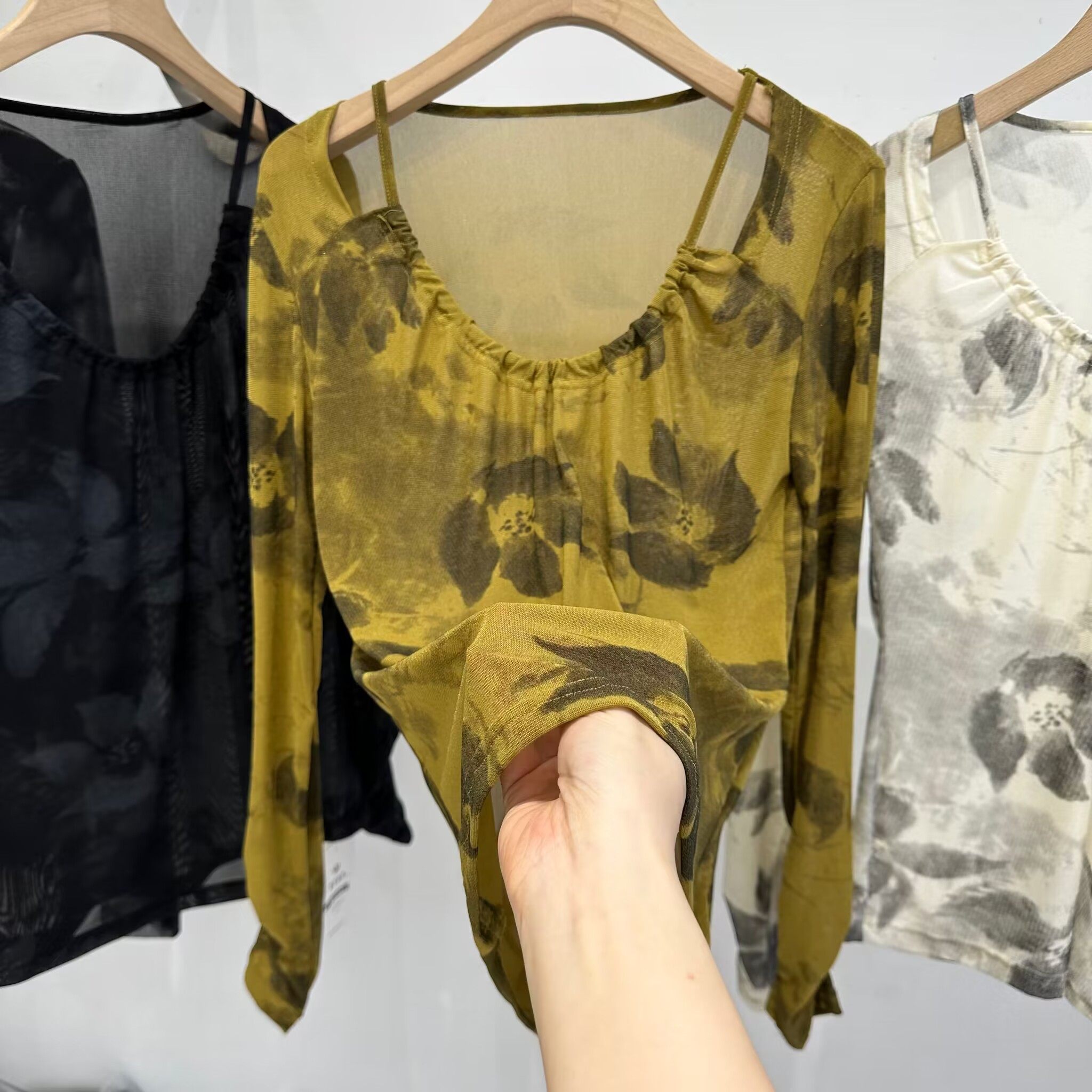 薄V领印花长袖打底衫上衣性感潮